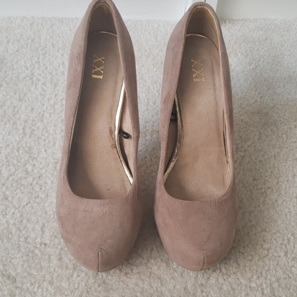 Pump Swede tan pump heel